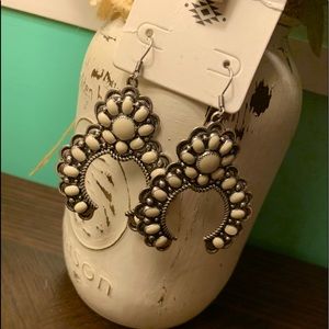 Western Squash Blossom Cream Earrings NEW